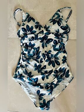Nip tuck Swimsuit White with Blue Floral Print - Size 8